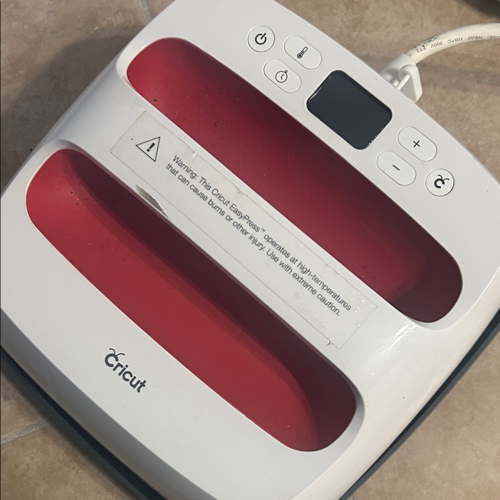 Cricut EasyPress in Red and White
